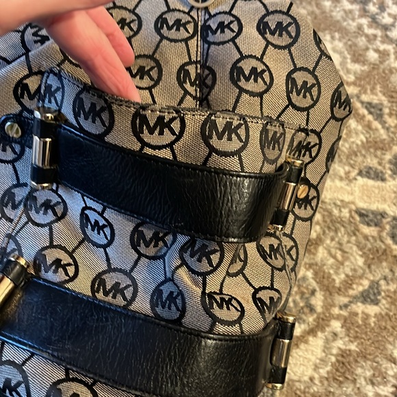 It is definitely used pocketbook ripped in side - Picture 2 of 6